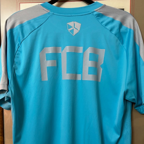 Nike Men's Short Sleeve Dry-Fit FCB Logo Shirt - Picture 2 of 4